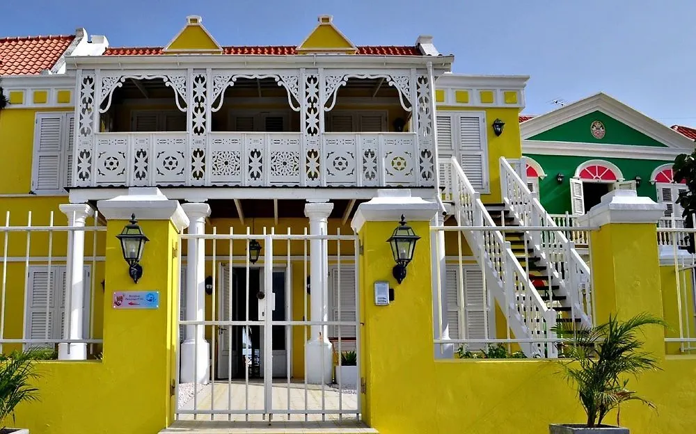 Scuba Lodge & Suites Willemstad 4*,