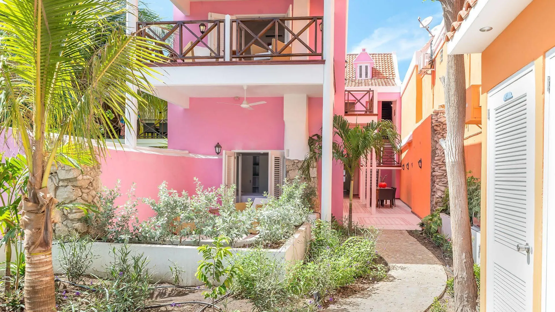 Scuba Lodge & Suites Willemstad Hotel